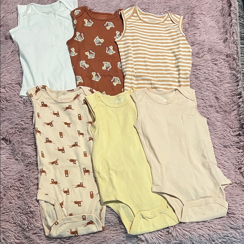 Amazon Essentials Kids Bodysuit Set - White, Brown, Yellow
